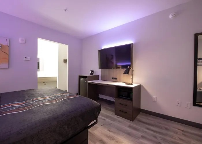 Express Inn & Suites